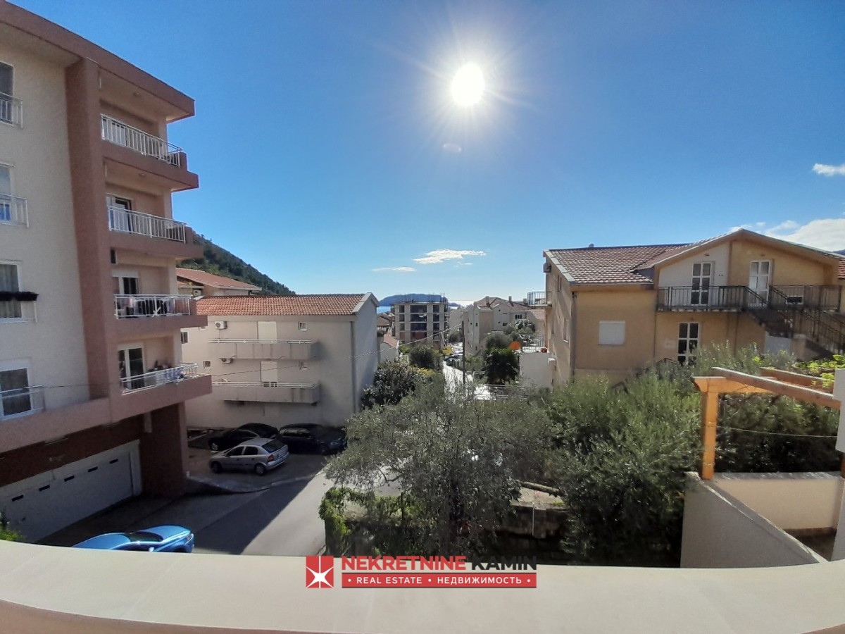 Two-Bedroom Apartment with a 23 m² Terrace and Parking, Lazi, Budva